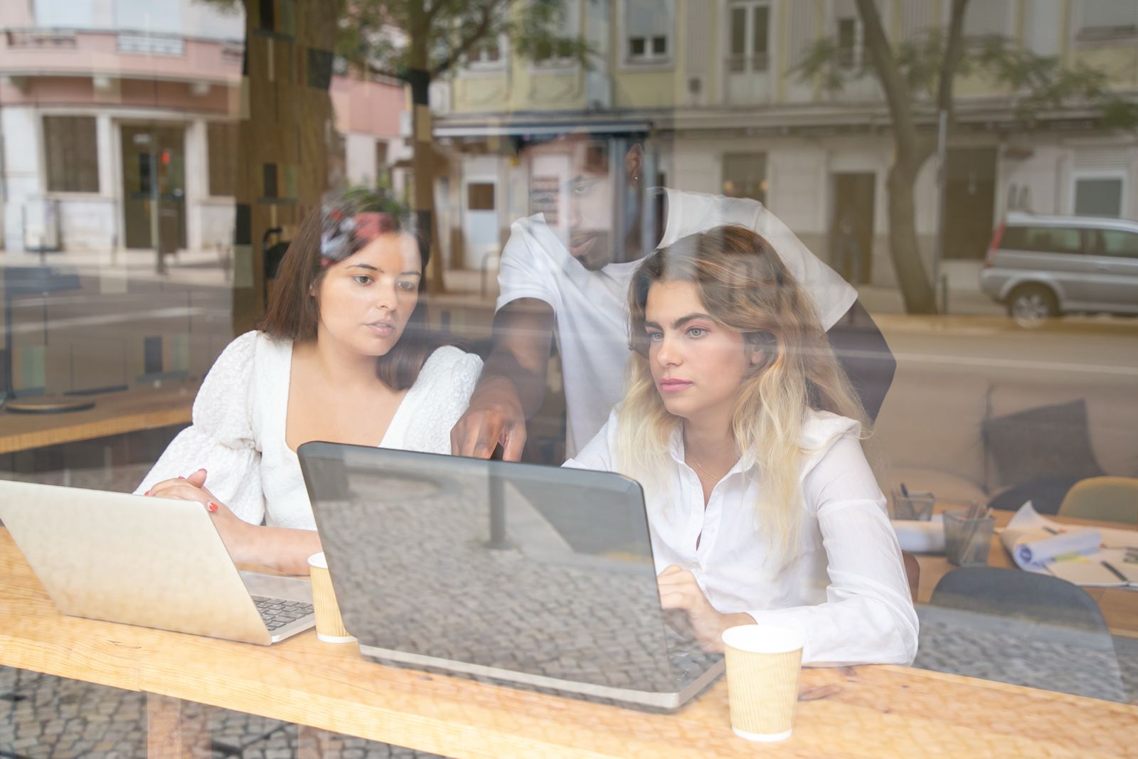 Job Hugging : la nouvelle réalité du recrutement - du job hopping à la fidélisation contrainte